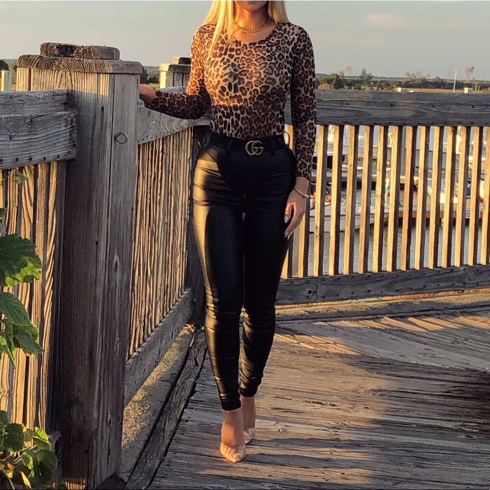 NEW HOST PICK🤩✨ Black High Waisted Skinny Jeans🖤